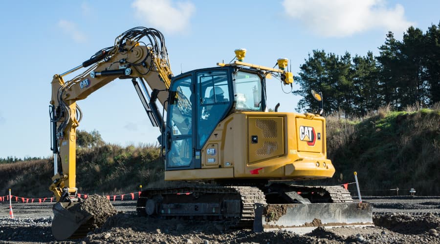 Экскаватор с системой управления Trimble Earthworks на строительной площадке
