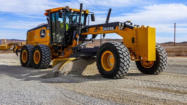Автогрейдер с системой Trimble Earthworks профилирует дорогу